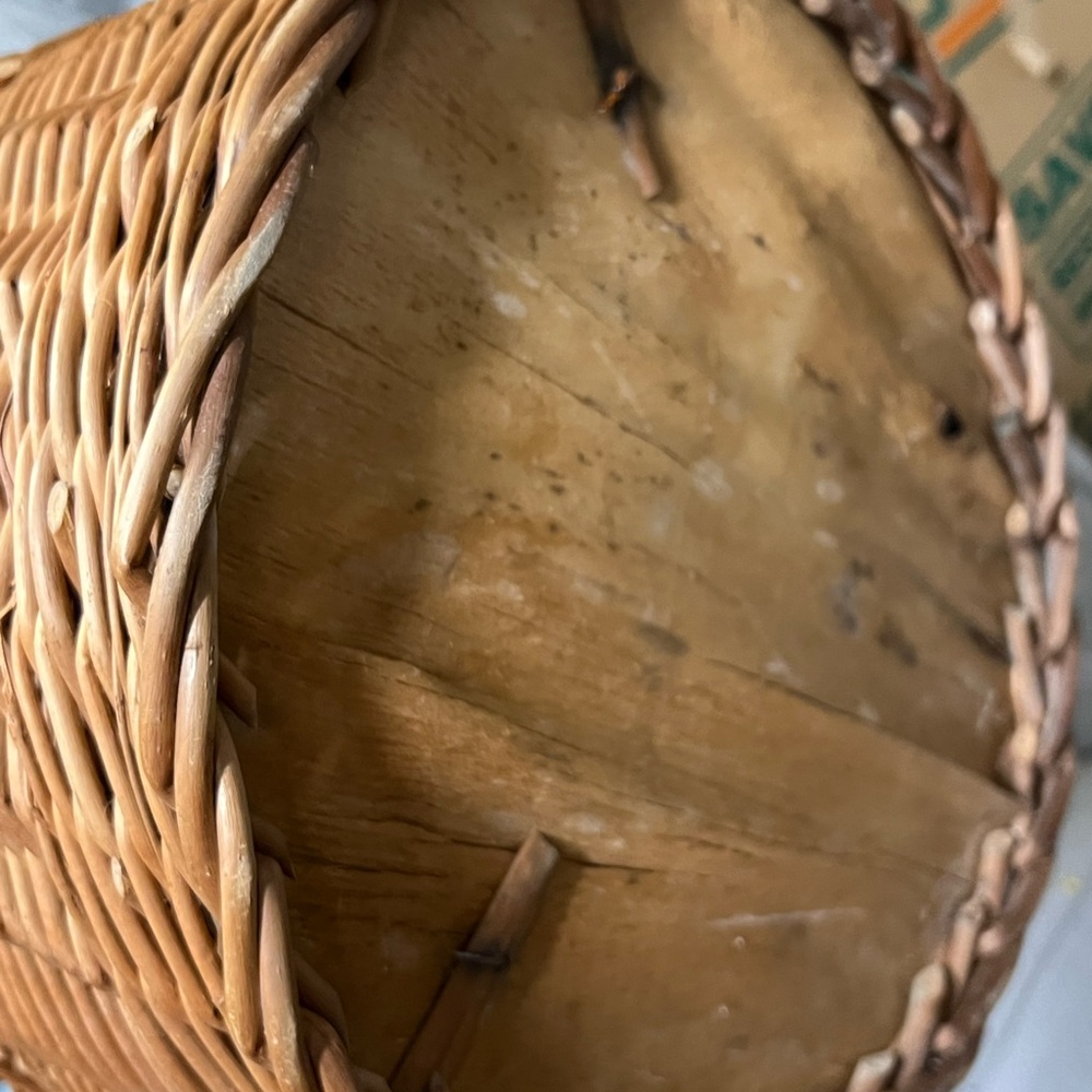 Vintage Wicker Basket Stand - Picture 4 of 4